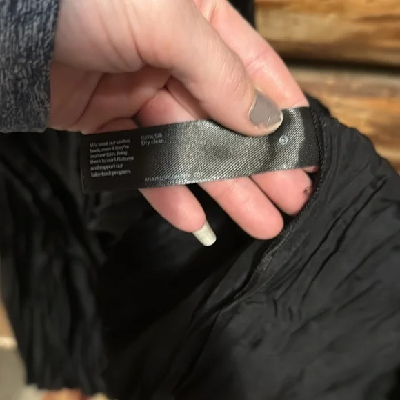 🖤Elegant Black Eileen Fisher Crushed Silk Tiered Sleeveless Dress - Picture 3 of 4